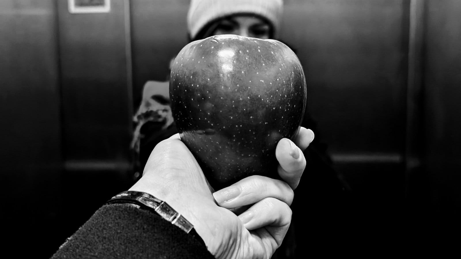 The APPLE of Discord